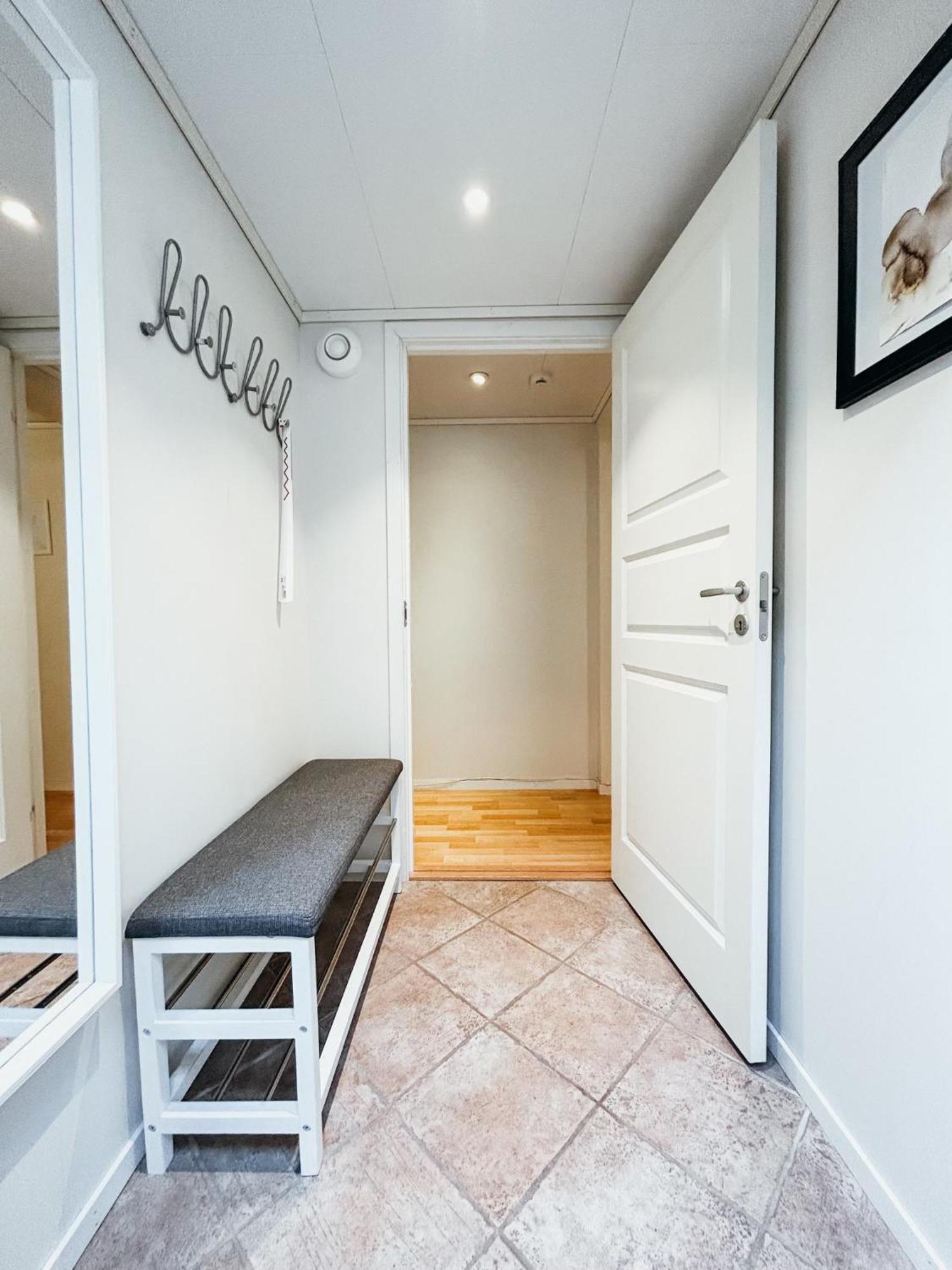 Bright And Cozy - Newly Renovated Bathroom And Free Parking Apartment